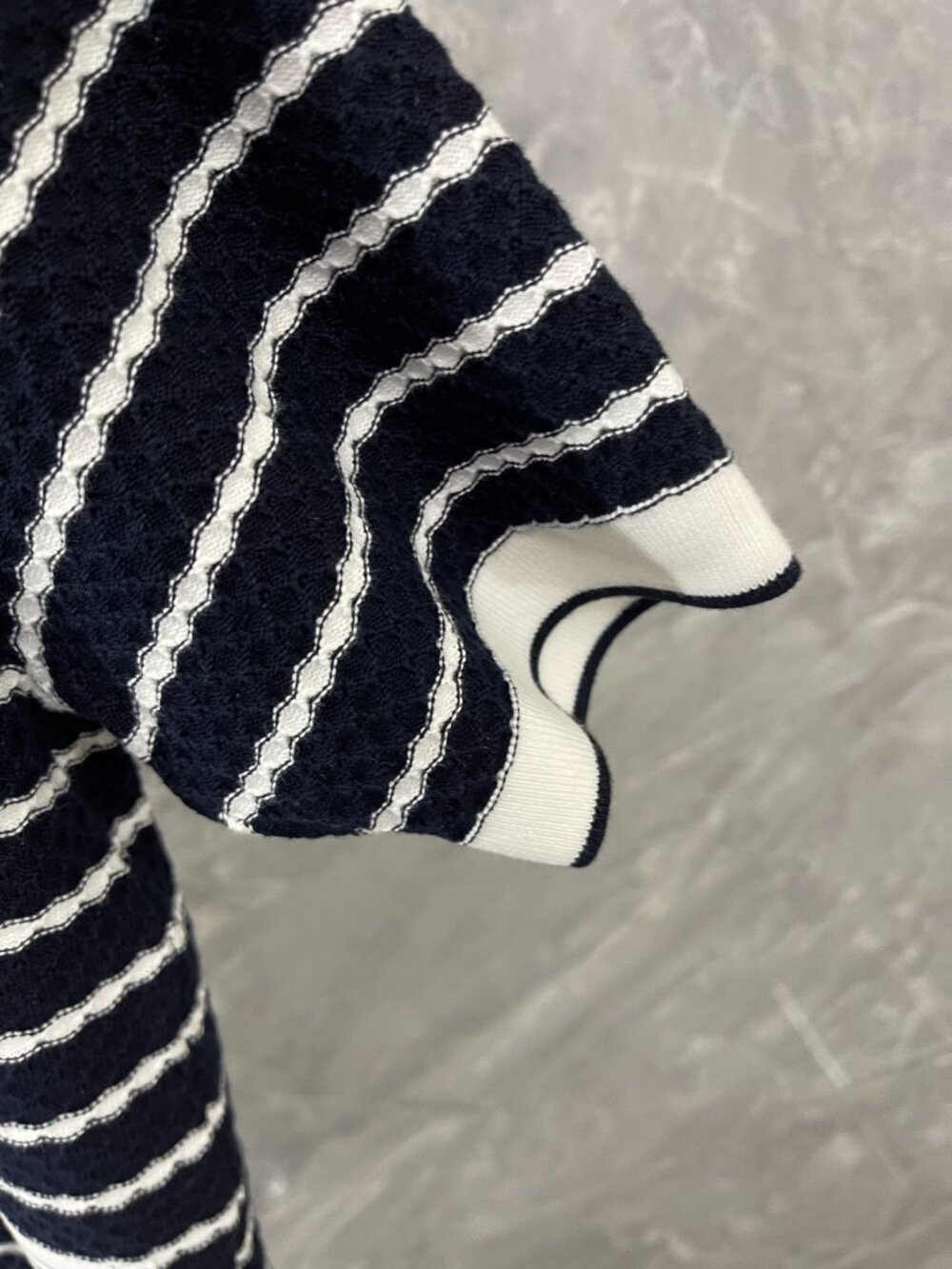 Thom Browne STRIPED HONEYCOMB RIB TEE - Picture 6 of 9